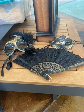 Black and Gold Venetian Mask Set with Lace Fan